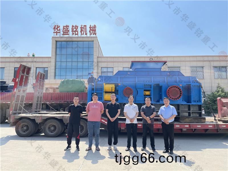 2PGY2000x1200全自動液(ye)壓(ya)對輥(gun)破碎(sui)機(ji)髮徃(wang)鉬(mu)都--洛陽欒川(chuan)