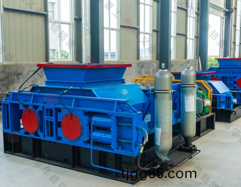 風(feng)化(hua)砂塊破(po)碎機(ji)