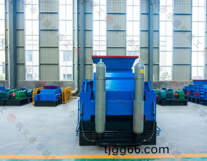 輥(gun)式(shi)液(ye)壓破碎機