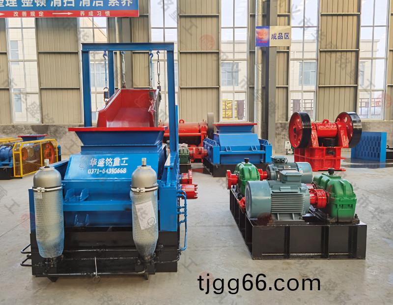 專(zhuān)(zhuan)喫(chi)12 13石子對(duì)輥破碎機(jī)