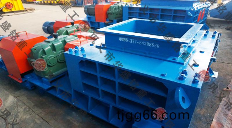 強力分(fen)級破碎(sui)機