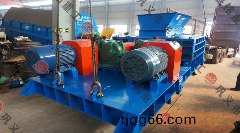 強(qiang)力分(fen)級(ji)破碎(sui)機