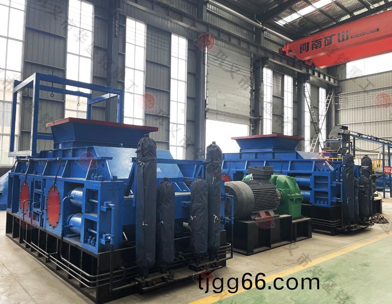 石英(ying)石對(dui)輥(gun)破(po)碎機(ji)