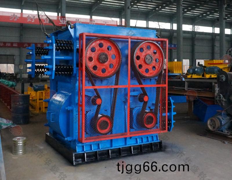 四齒(chi)輥(gun)破(po)碎機