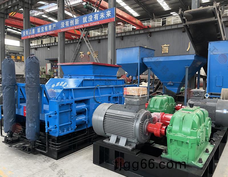 小型雙(shuang)齒(chi)輥(gun)破(po)碎機