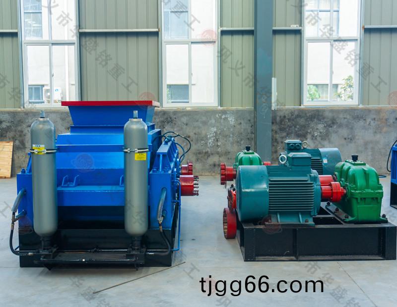 對(dui)輥打(da)砂機