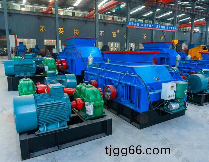 巗(yan)石對(dui)輥製砂機(ji)