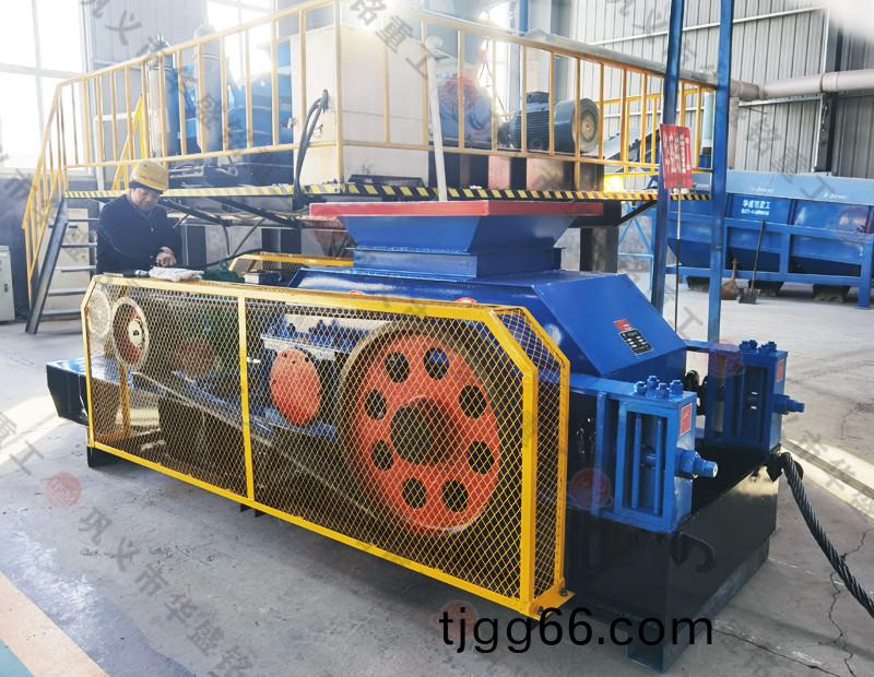 瓜米(mi)石(shi)對(duì)(dui)輥製(zhi)砂(sha)機(jī)(ji)