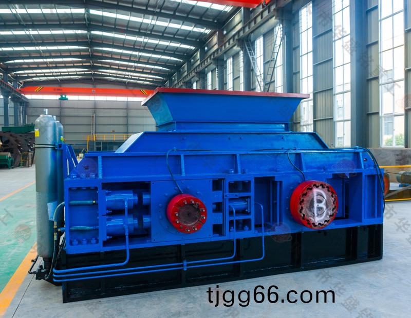 小型(xing)打(da)石(shi)製(zhi)砂(sha)機(ji)