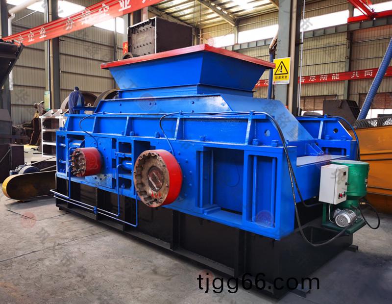 破碎(sui)石(shi)頭(tou)製砂機