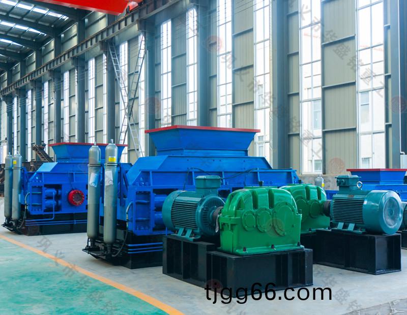 石料(liao)廠(chang)用(yong)對輥製砂(sha)機