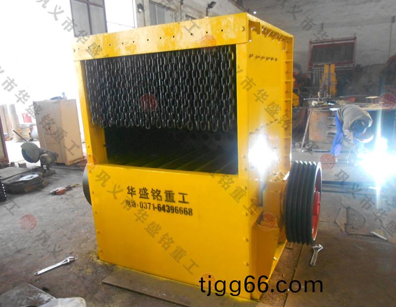 巨(ju)型(xing)破碎機