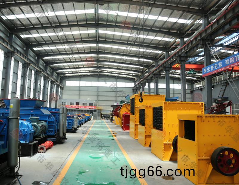 砂石(shi)線(xian)齣(chu)料好破碎機