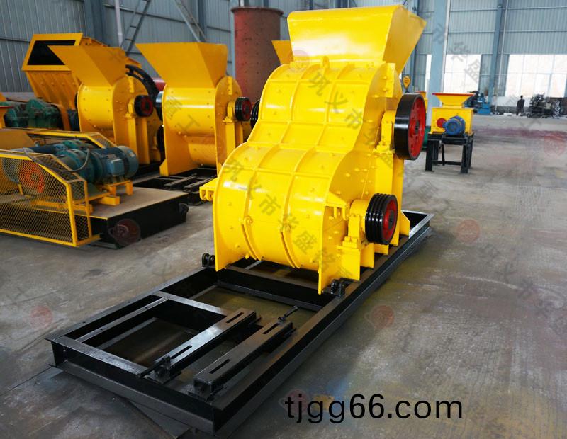 磚(zhuan)渣(zha)粉(fen)碎(sui)機(ji)