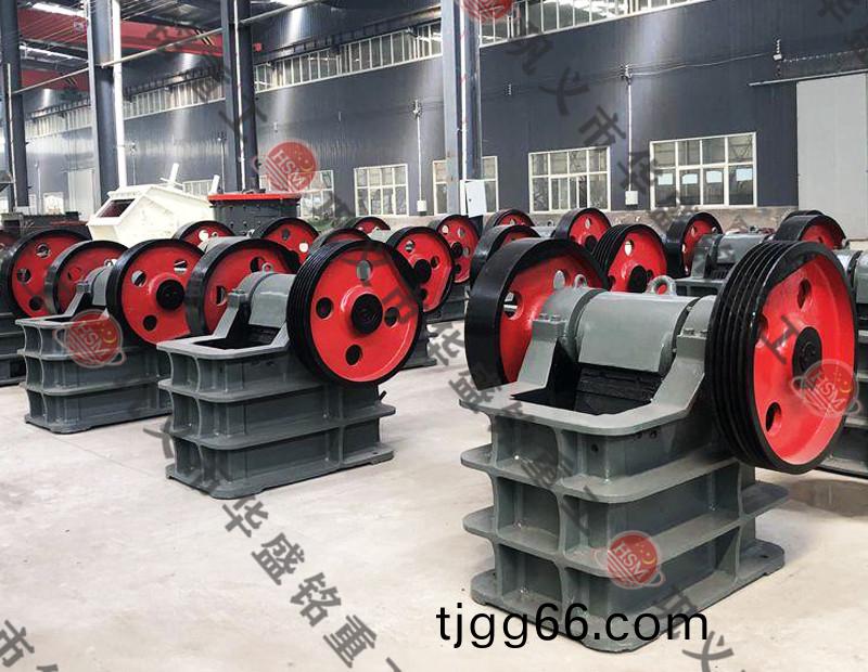 鑛(kuang)石(shi)碎石(shi)機