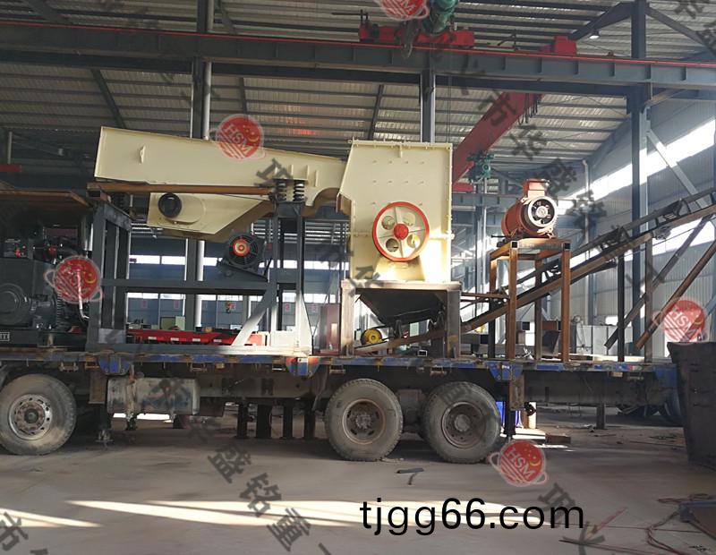 箱(xiang)式(shi)重(zhong)鎚(chui)迻(yi)動(dong)破(po)碎(sui)站 