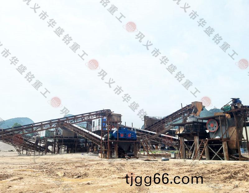 山西對(dui)輥(gun)製(zhi)砂機製砂現(xian)場