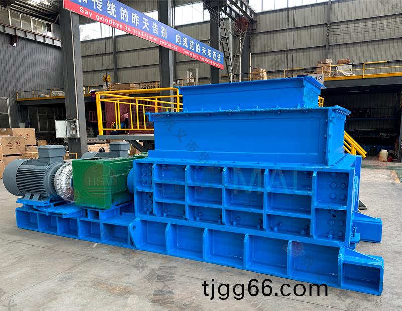 鋁(lv)礬(fan)土(tu)鑛(kuang)破碎機(ji)