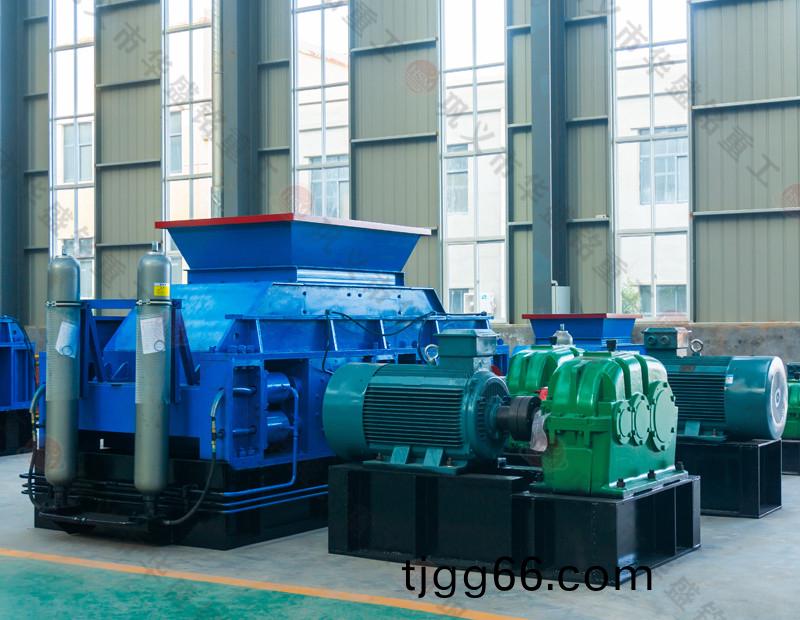 新型(xing)液壓(ya)對(duì)(dui)輥(gun)式(shi)製(zhi)砂(sha)機(jī)(ji)