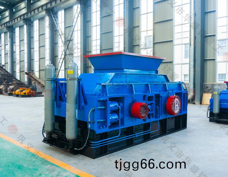 石(shi)料(liao)場(chang)新型(xing)液(ye)壓對(dui)輥製(zhi)砂(sha)機