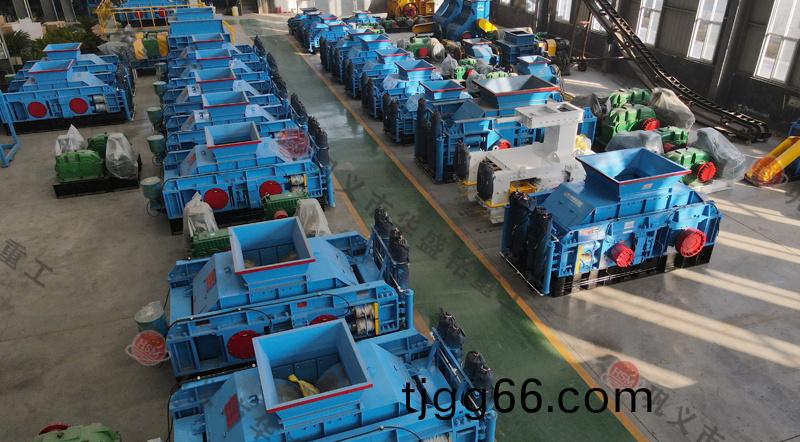 對(dui)輥(gun)製(zhi)砂機(jī)(ji)型(xing)號