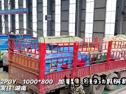 傳(chuan)三(san)代(dai)華(hua)盛銘1080對(dui)輥(gun)破(po)碎(sui)機 髮徃湖(hu)南(nan)